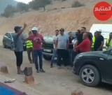 بالفيديو | مغربي يقطع الطريق أمام المساعدة الاسرائيلية